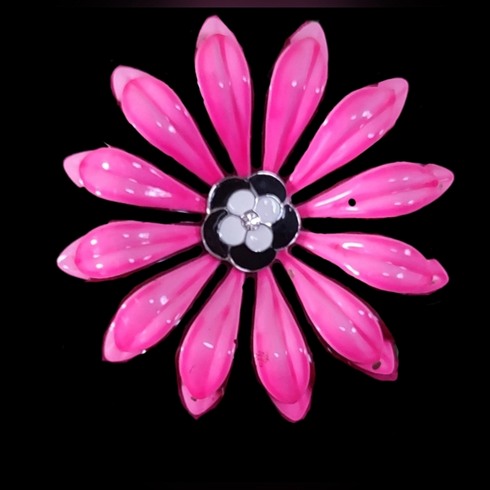 Pink Enamel Vintage Daisy Flower Brooch Decor